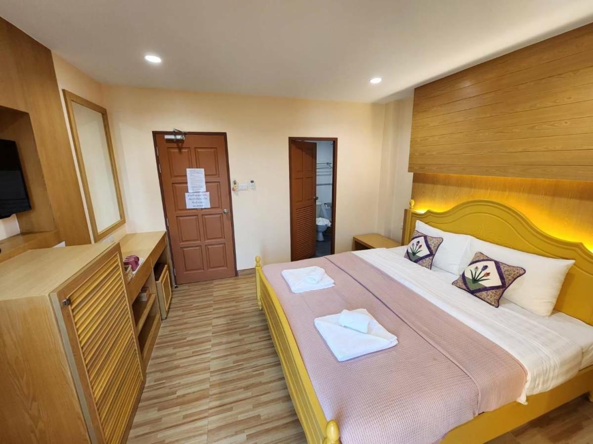 Alaita Hostel Patong Exterior photo
